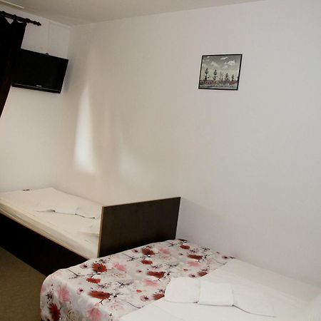 Pensiunea Heaven Bascov Zimmer foto
