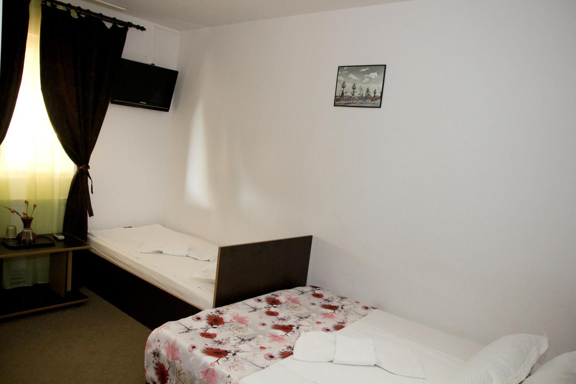 Pensiunea Heaven Bascov Zimmer foto