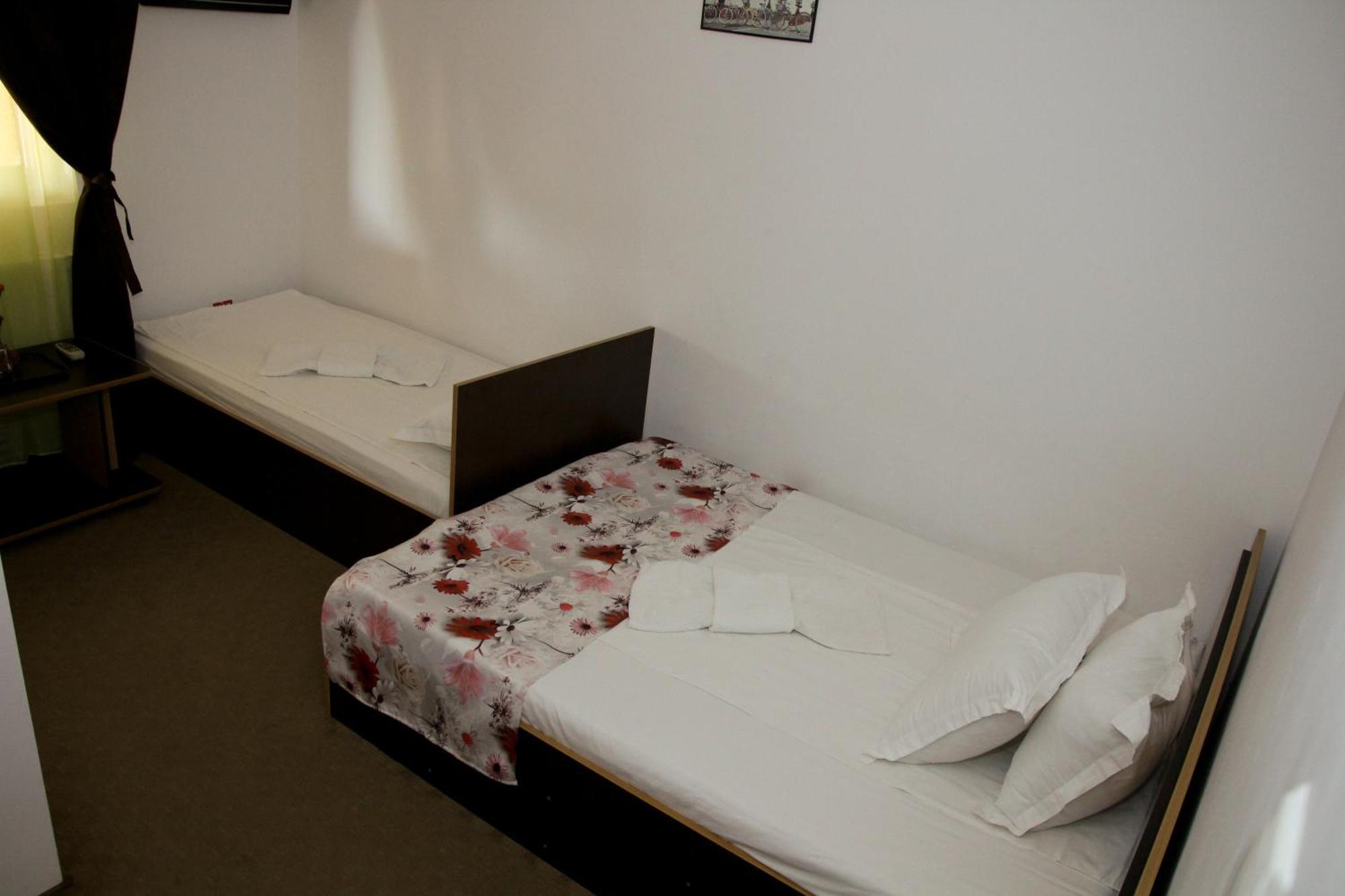Pensiunea Heaven Bascov Zimmer foto